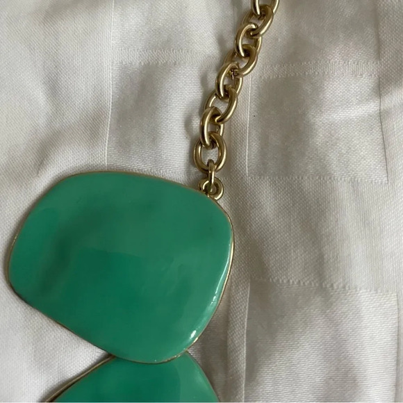 NWOT Seafoam green‎ /  teal statement necklace - Picture 2 of 3